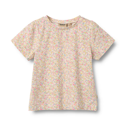 T-Shirt Manna — Blush Flower Meadow