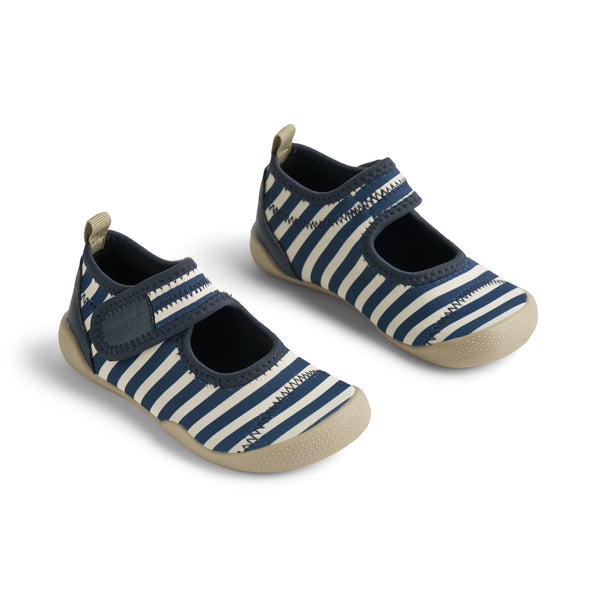Beach Shoe Wavey
